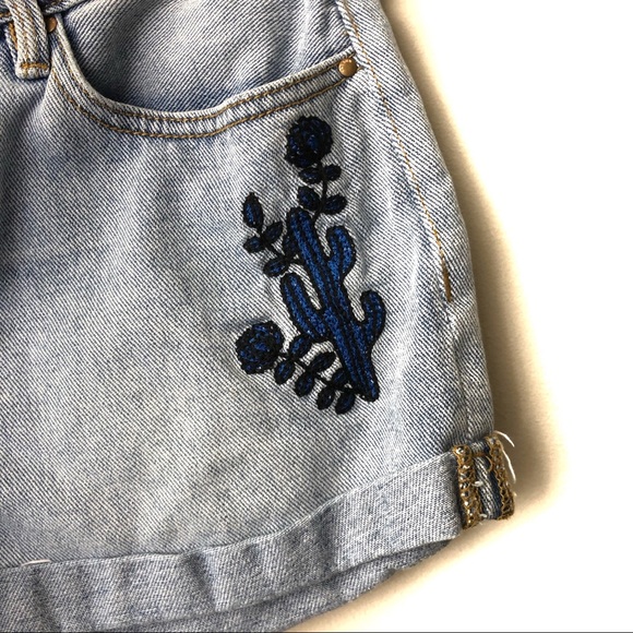❤️ Pacsun cactus embroidered Girlfriend Shorts - Picture 2 of 5